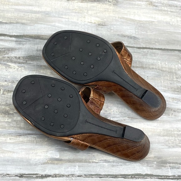 Life Stride “Fabulous” Bronze Wedge Thong Sandal Low Wedge Heel Comfort Croc 7M - Picture 16 of 16